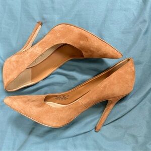 Suede nude heels - Fergie - women’s 8.5